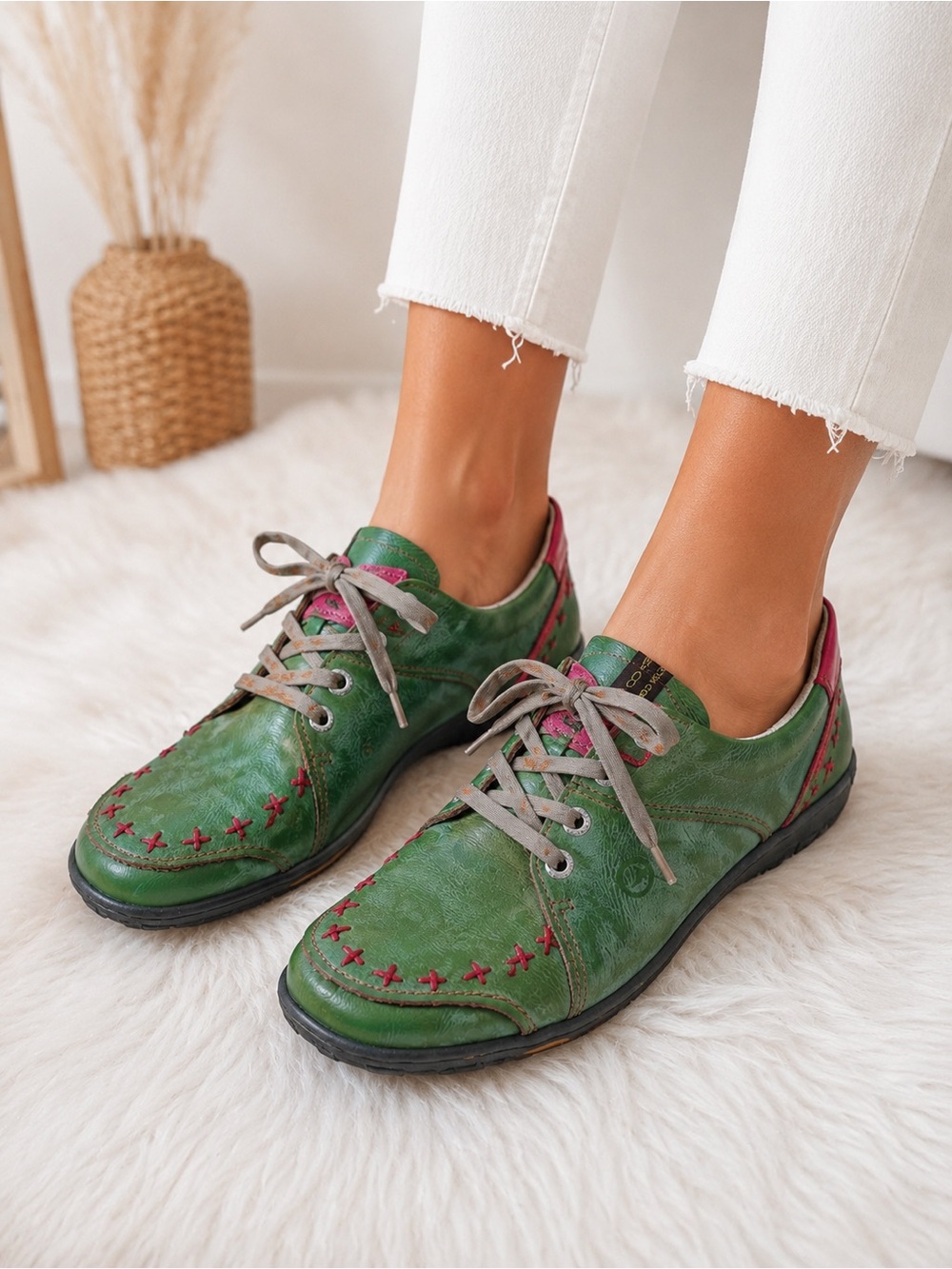 TMA Eyes Green Leather Lace-Up Sneakers with Pink Accents